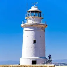 פאפוס: שבועות משפחתי