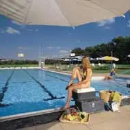 מלון פסטורל, כפר בלום