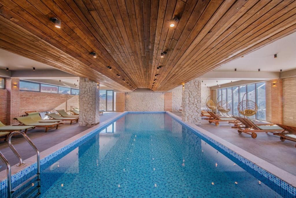 חופשה סקי במלון Gudauri Inn